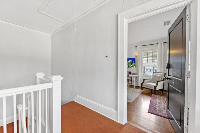 Building Photo - 536 Hawthorne Ln