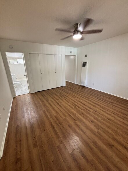 Building Photo - 820 S Rosemead Blvd