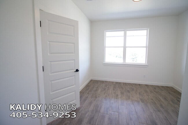 Building Photo - 2141 Kalidy Dr