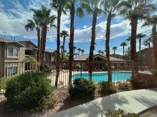 Building Photo - Beautifully remodeled 3 bedroom 2 bathroom downstairs condo right next to the pool!!