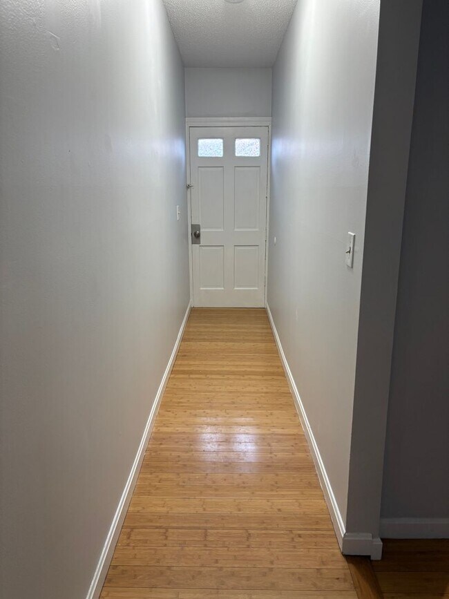 Building Photo - 10-12 Rockdale Ave