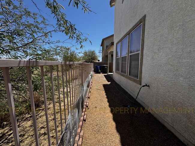 Building Photo - 1133 S Pantano Overlook Dr