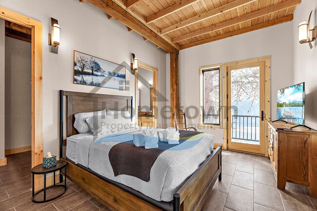 Building Photo - Stunning Luxury Hayden Lake Lodge with 5 B...