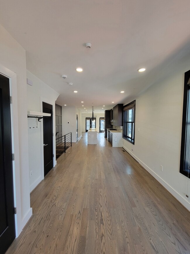 Building Photo - 724 Taylor St NW