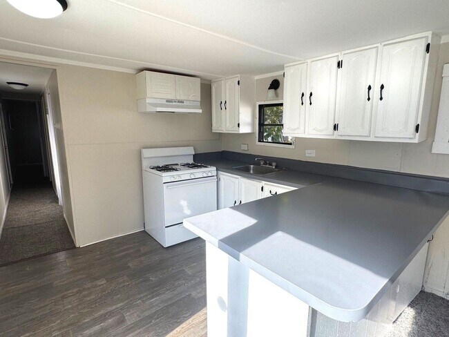 Building Photo - Renovated Two Bedroom Mobile Home