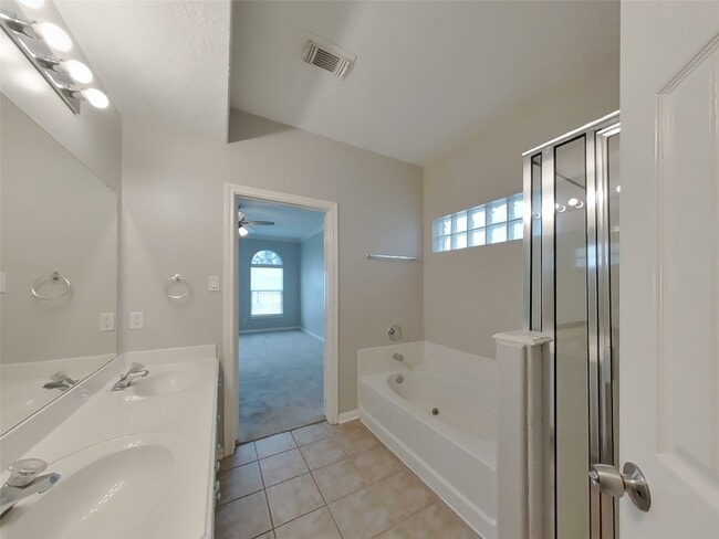 Building Photo - 2907 Crescent Star Rd