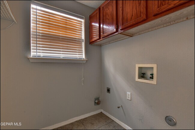 Building Photo - 3057 Tierra Mina Dr