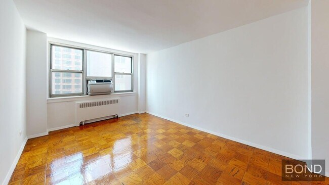 Building Photo - 240 E 35th St