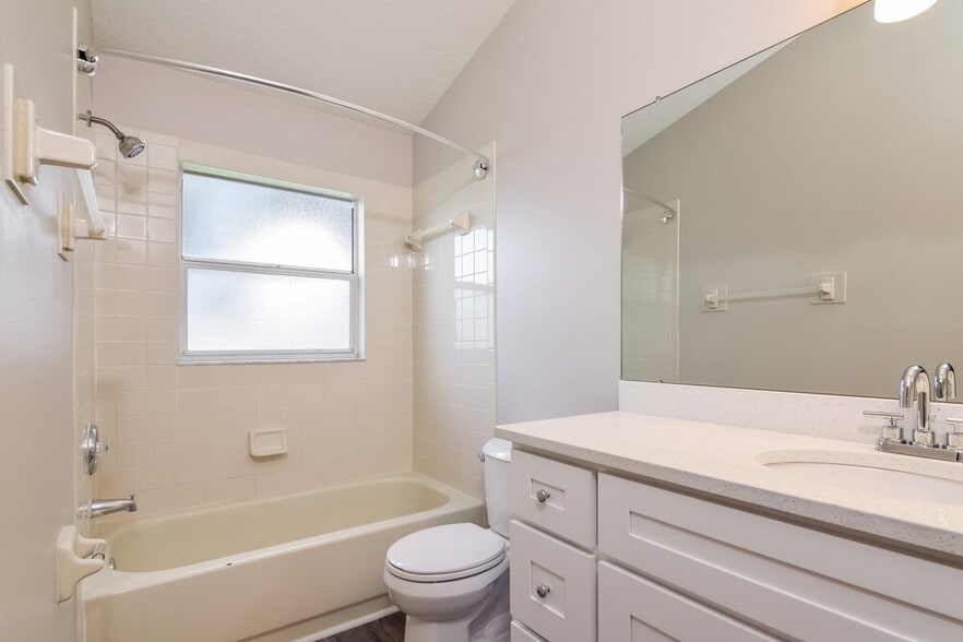 Building Photo - 2028 Cattleman Dr