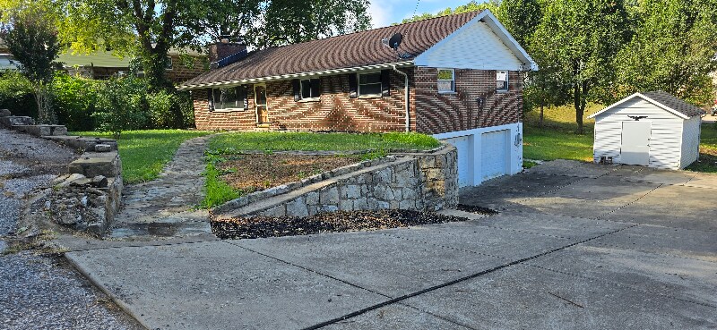 Primary Photo - 1801 Oakwood Dr