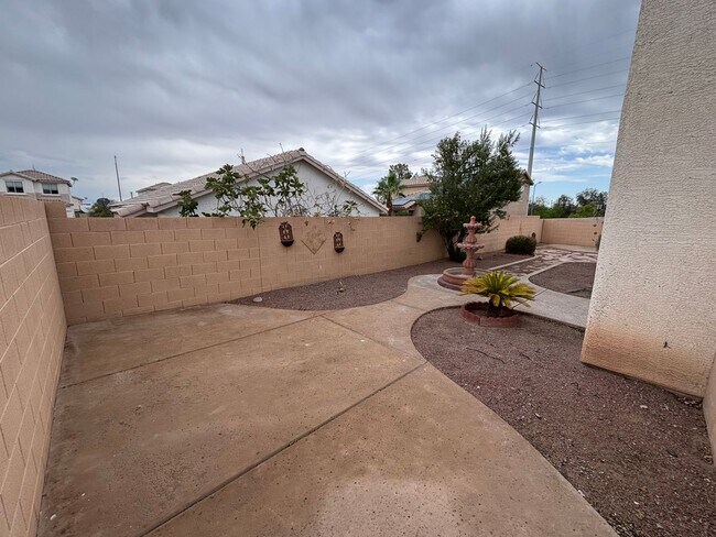 Building Photo - Modern 3Bed/3Bath Two Story Home located i...
