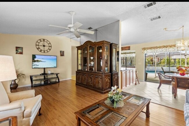 Building Photo - 980 SE Breakwater Ave