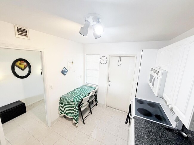 Building Photo - 2681 S Course Dr
