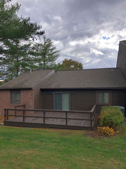 Building Photo - 2504 Village Rd