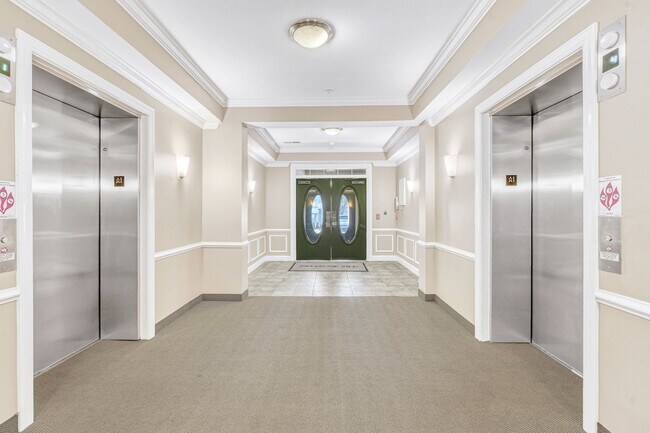Building Photo - Great 2 Bedroom; 2 Bathroom condo in Manas...