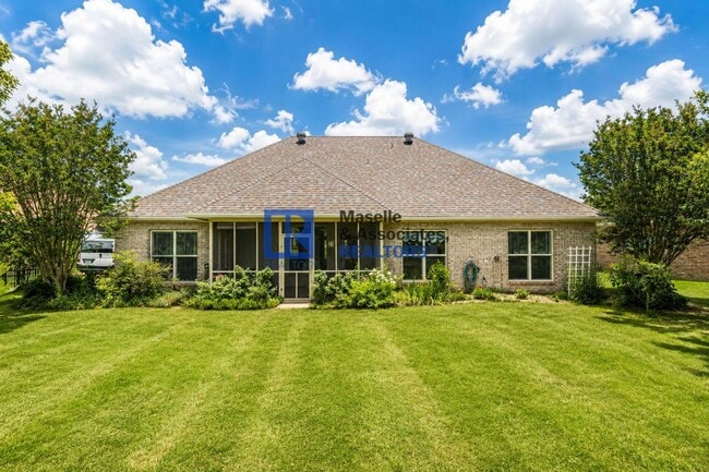 Building Photo - 3 Bed / 2 Bath Home on the Water in Ashbrooke