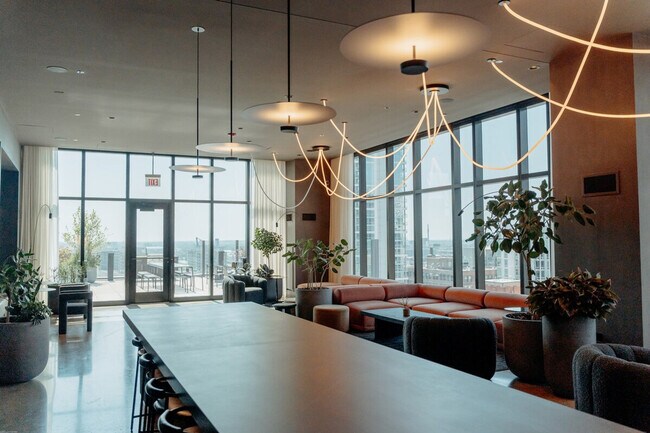 Building Photo - 755 S Clark St