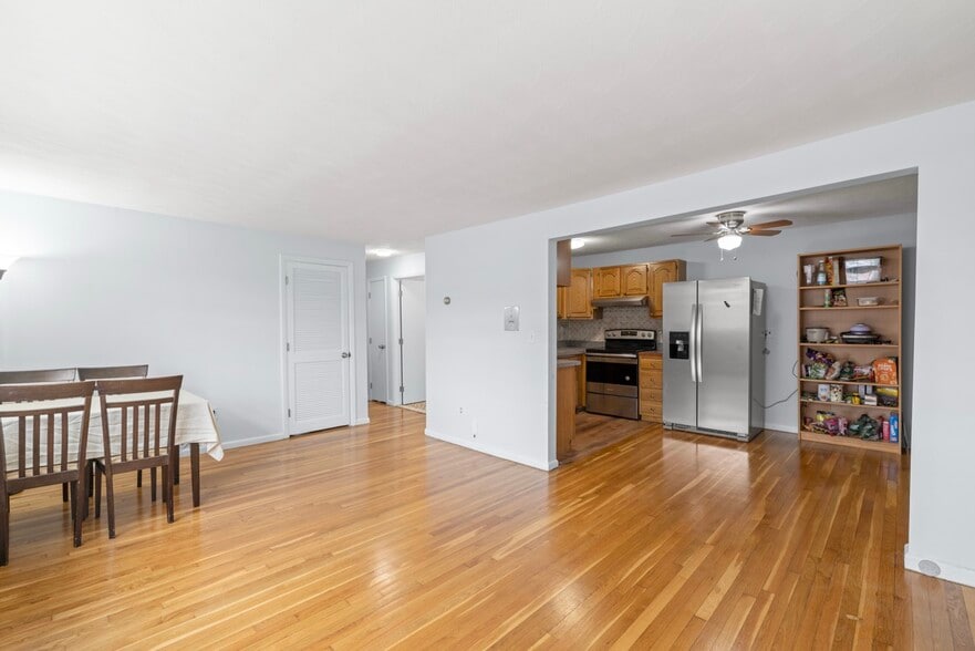 Building Photo - 59 Bynner St