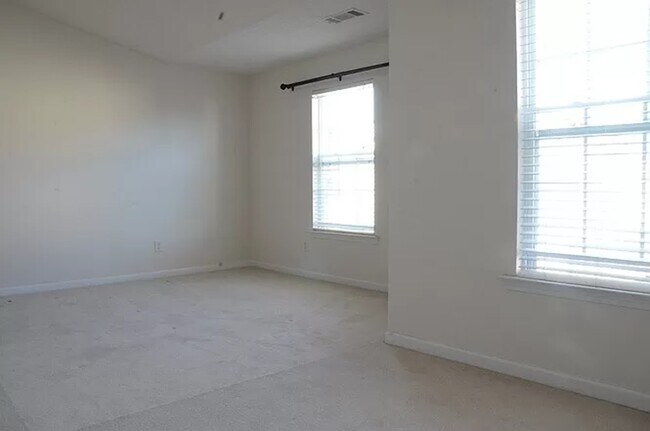 Building Photo - 3823 Grovemont Pl