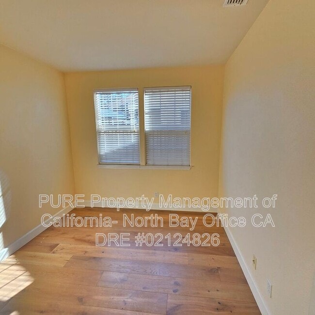 Building Photo - 565 Jorgensen St