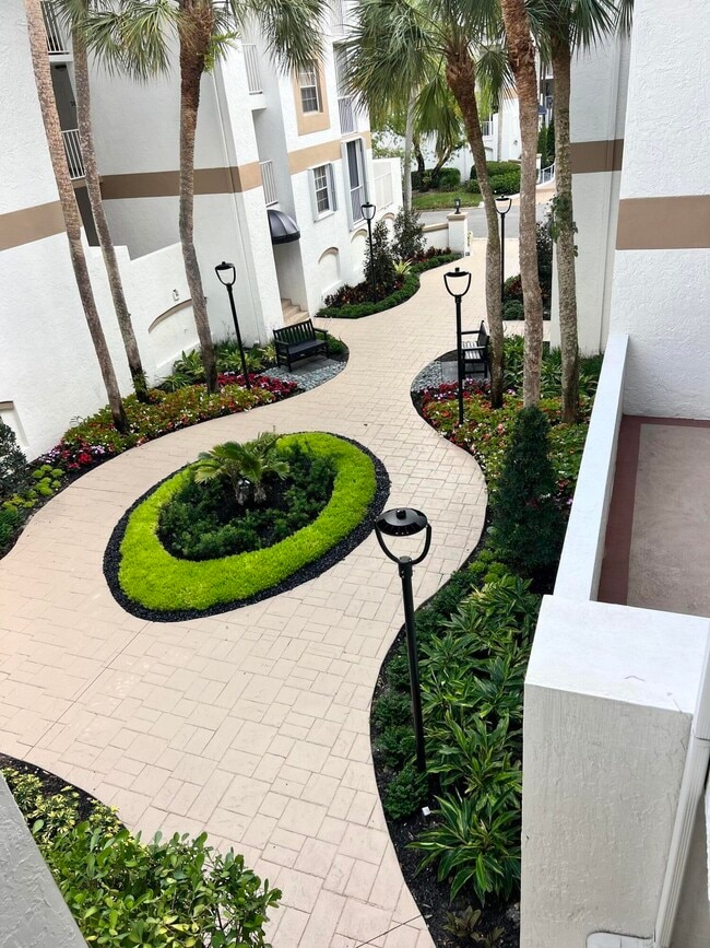 Building Photo - 7370 Orangewood Ln