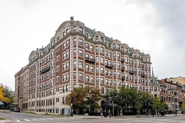 Building Photo - 464 Commonwealth Ave