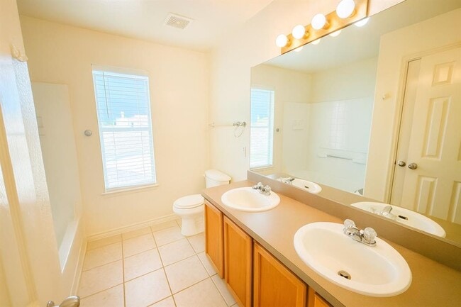 Building Photo - 14401 Gurney's Eagle Dr