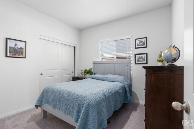 Building Photo - 4 Bed 2 Bath