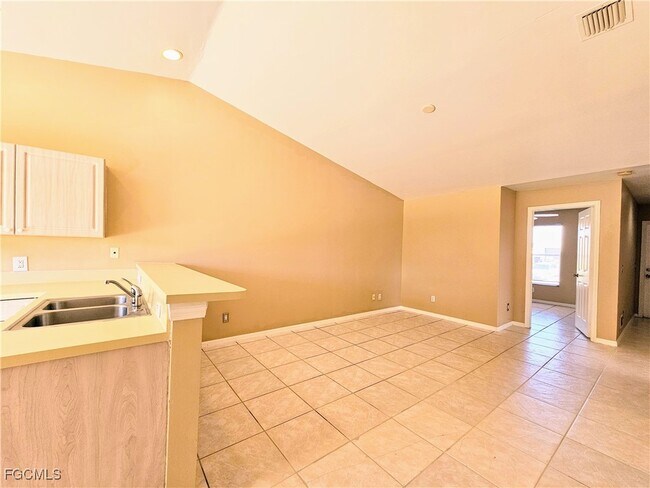 Building Photo - 126 Ivan Ave S