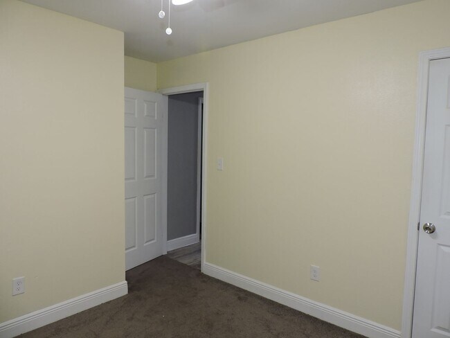 Building Photo - Beautifully updated home!