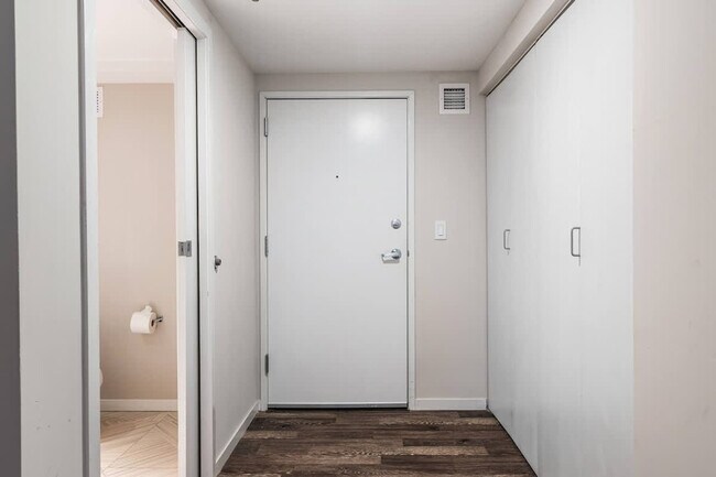 Building Photo - 309 Vine St