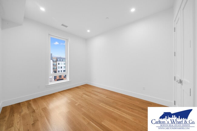 Building Photo - 218 Old Colony Ave