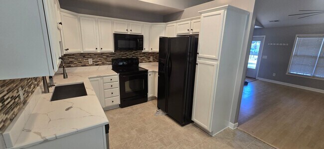 Building Photo - One Level Ranch