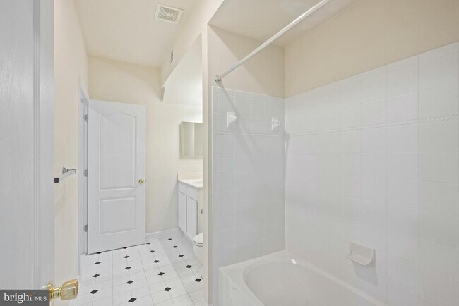 Building Photo - 7517 Lindberg Dr