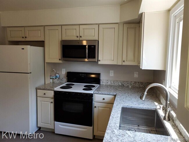 Building Photo - 553 N Old Woodward Ave