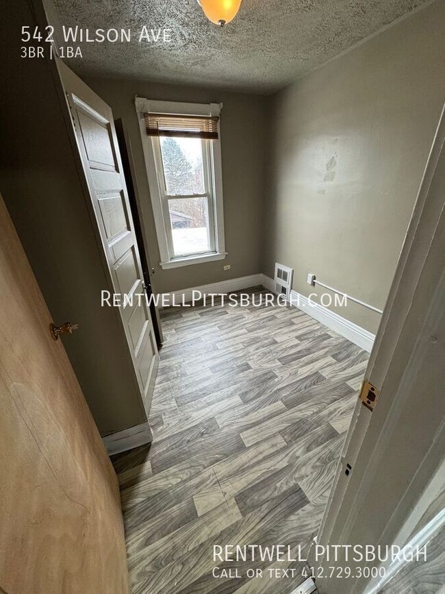 Building Photo - 3 Bedroom Home in Clairton