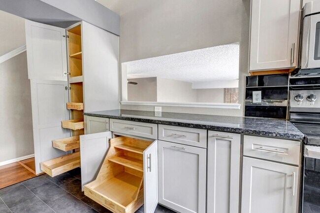 Building Photo - Spacious Home in Castle Rock