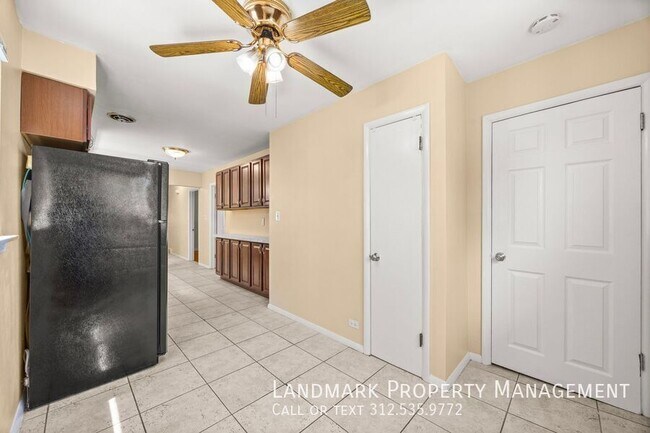 Building Photo - 3109 Grove Ave