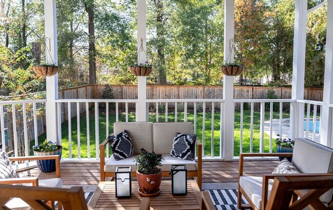 Building Photo - Absolutely gorgeous 4BD/3BA home in Charlo...
