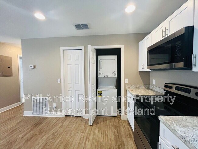 Building Photo - 640 E Grapefruit Ave