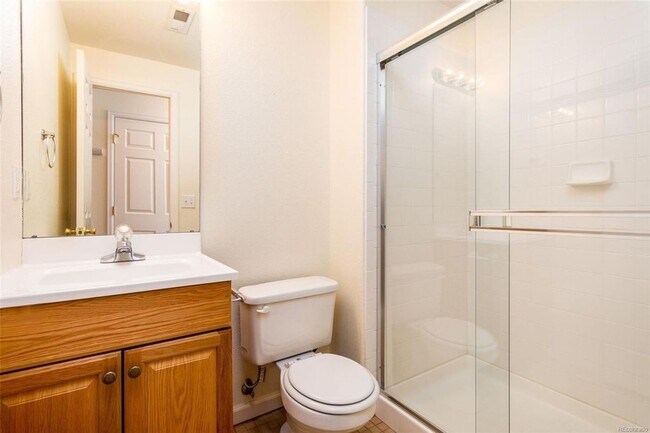 Building Photo - AMAZING 4 Bed 4 Bath Single Family Home in...