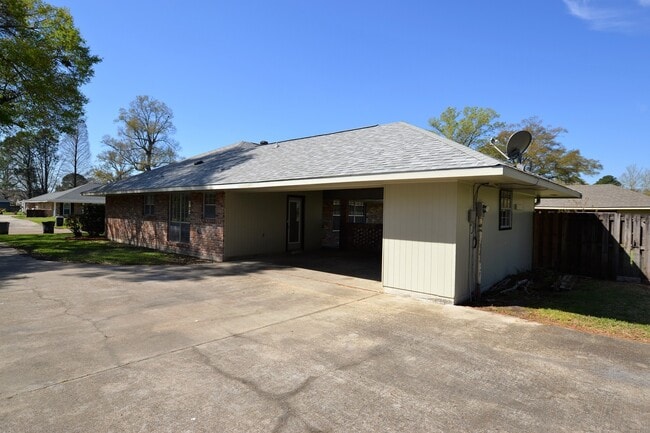 Building Photo - Newly Renovated 3 Bedroom Home in Sherwood...