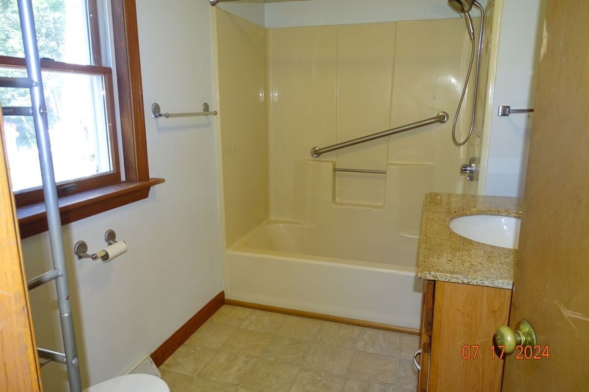 Building Photo - 410 Bald Hill Rd