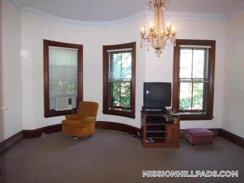 Building Photo - 15 Worthington St