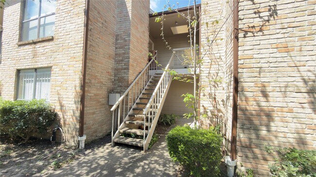 Building Photo - 2100 Wilcrest Dr