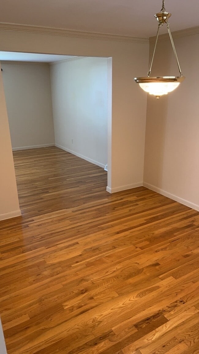 Building Photo - 811 Kenbrook Dr