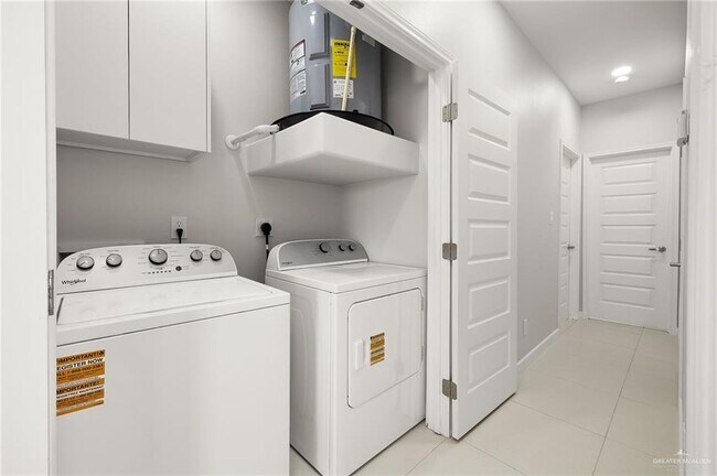 Building Photo - 15 Larkspur Ave