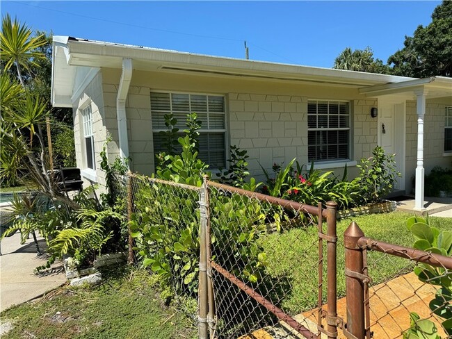 Building Photo - 2015 15th Ln