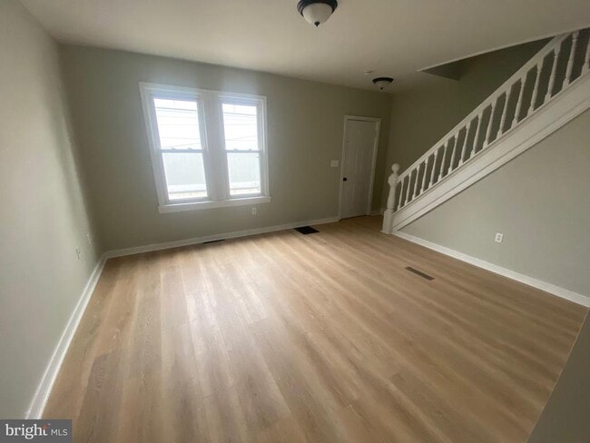 Building Photo - 617 New York St