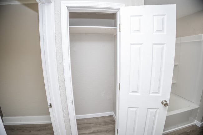 Building Photo - 421 Marshall St